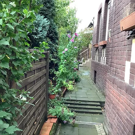 Separate Schoene Inclusive Parkplatz Apartamento Essen