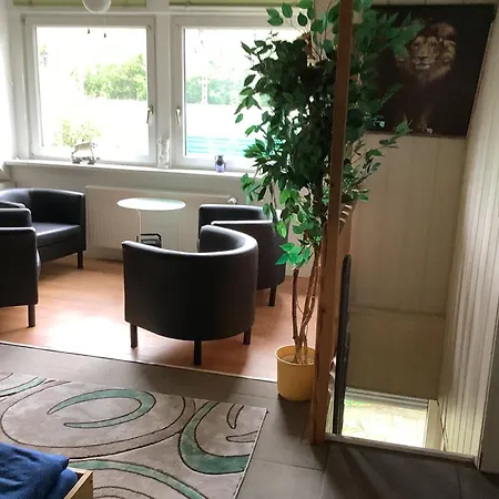 Separate Schoene Inclusive Parkplatz Apartamento Essen