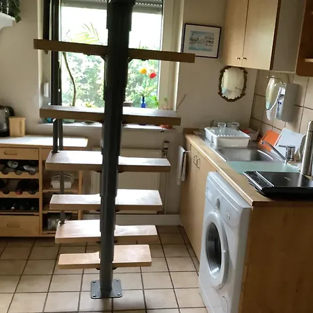 Separate Schoene Inclusive Parkplatz Apartamento Essen