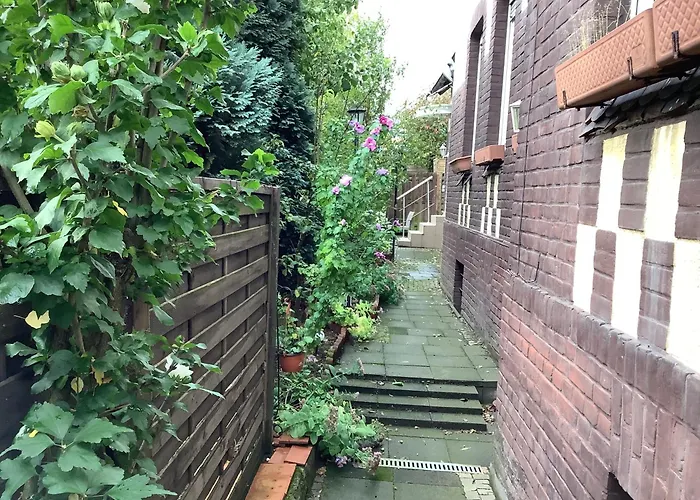 Separate Schoene Inclusive Parkplatz Apartamento Essen